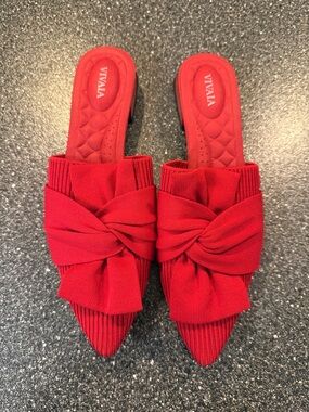 NWOT Women’s VIVAIA Red Knot-Accent Pointed Mules - size 38 (US 7.5)